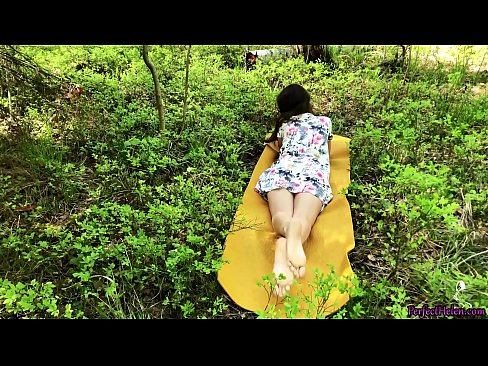 ❤️ Un străin de pe Tinder îmi masturbează păsărica și o fute cu pasiune în pădure ❤ at ro.banglablog.top