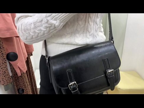 ❤️ Masturbarea în public a tinerei târfe FeralBerry cu un dildo în cabina de probă ❤  at ro.banglablog.top