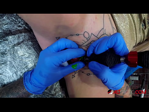 ❤️ Sully Savage, o bunăciune extrem de tatuată, și-a făcut un tatuaj pe clitorisul ei ❤ at ro.banglablog.top